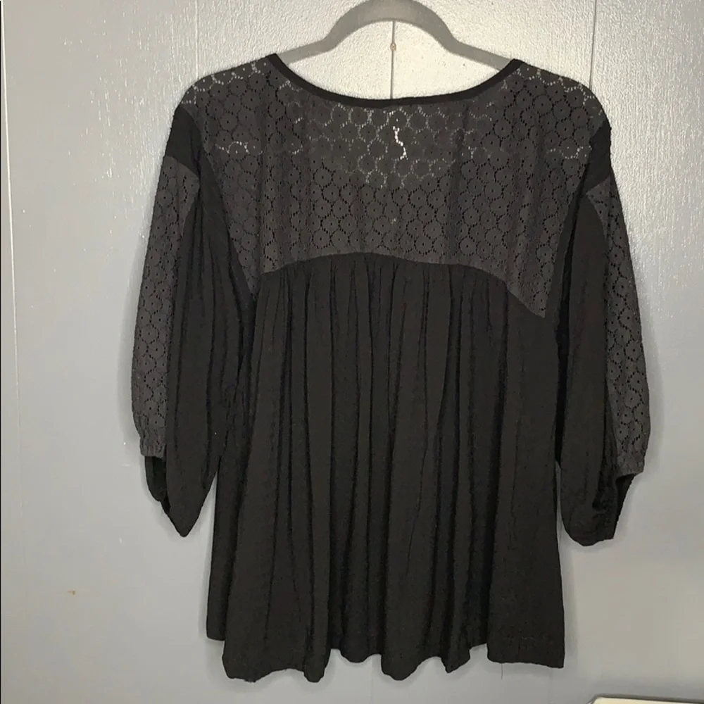 FREE PEOPLE Black 3/4 Sleeve Top‎